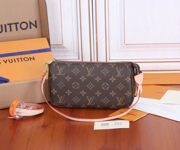 Monogram Pochette Louis Vuitton